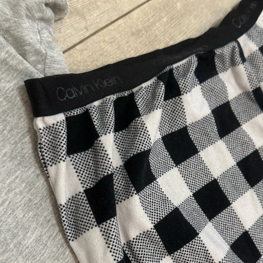 Calvin Klein Women’s 2 Pc Pajamas Set Logo T-Shirt and Black Plaid Pants Size M